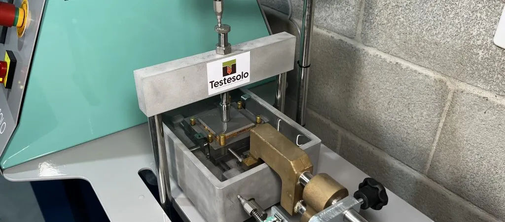 Ensaio de Cisalhamento Direto do Solo