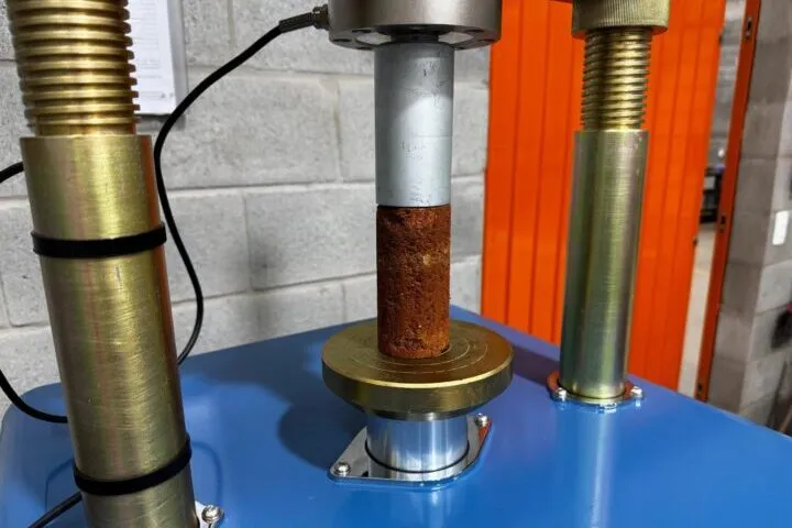 Resistência a Compressão Não Confinada